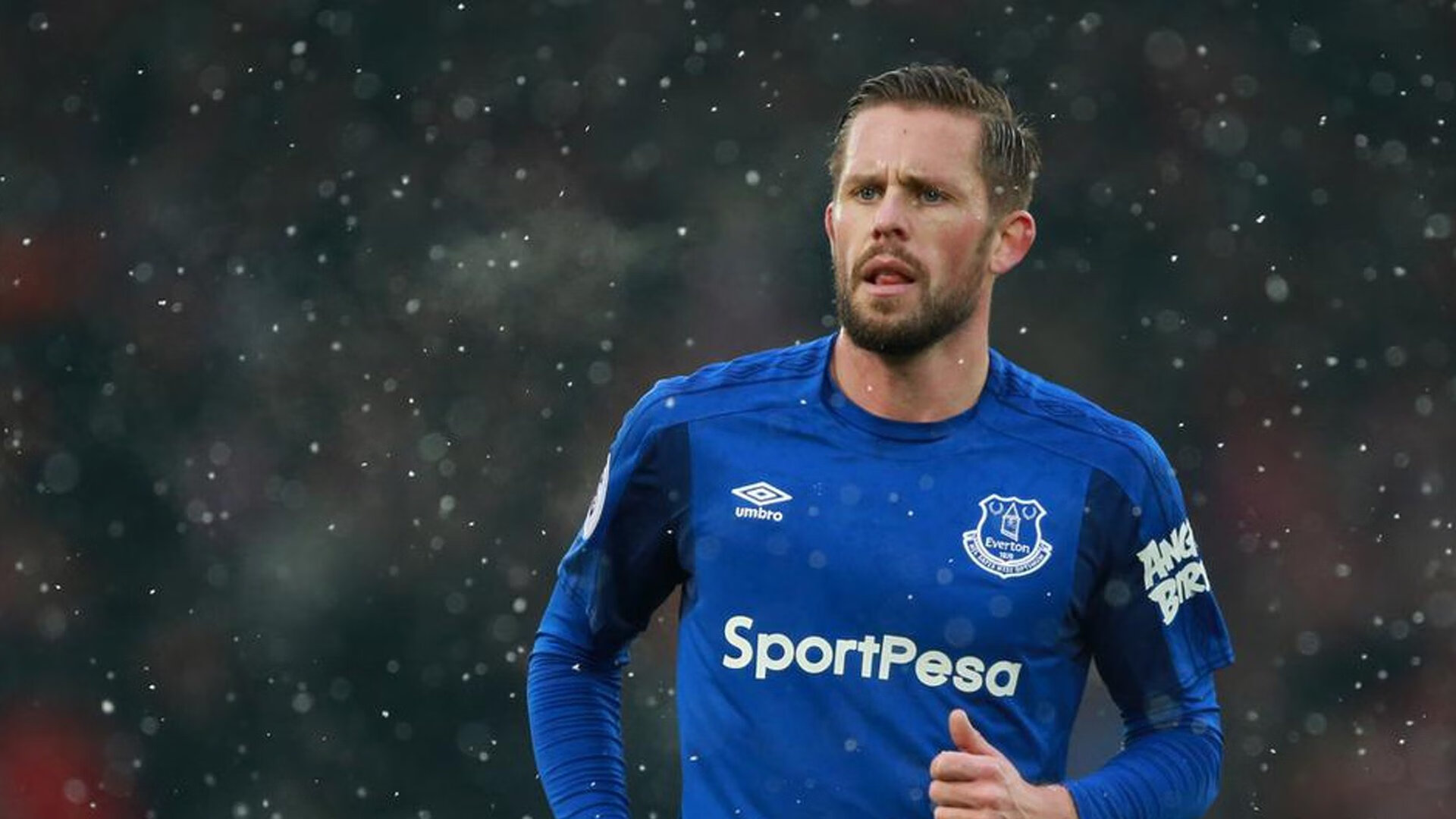 冰与火的对决,加纳封锁冰岛—年度焦点之战的战术博弈